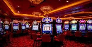 b8ny myanmar ကစားသူများ KBZPay Wave Money AYA Pay ဖြင့် online gaming MMK ဆုငွေ ထုတ်နေသောပုံ