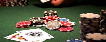 b8ny ကာစီနို VIP Baccarat room တွင် live dealer နှင့် မြန်မာ ကစားသူများ ကစားနေသောပုံ